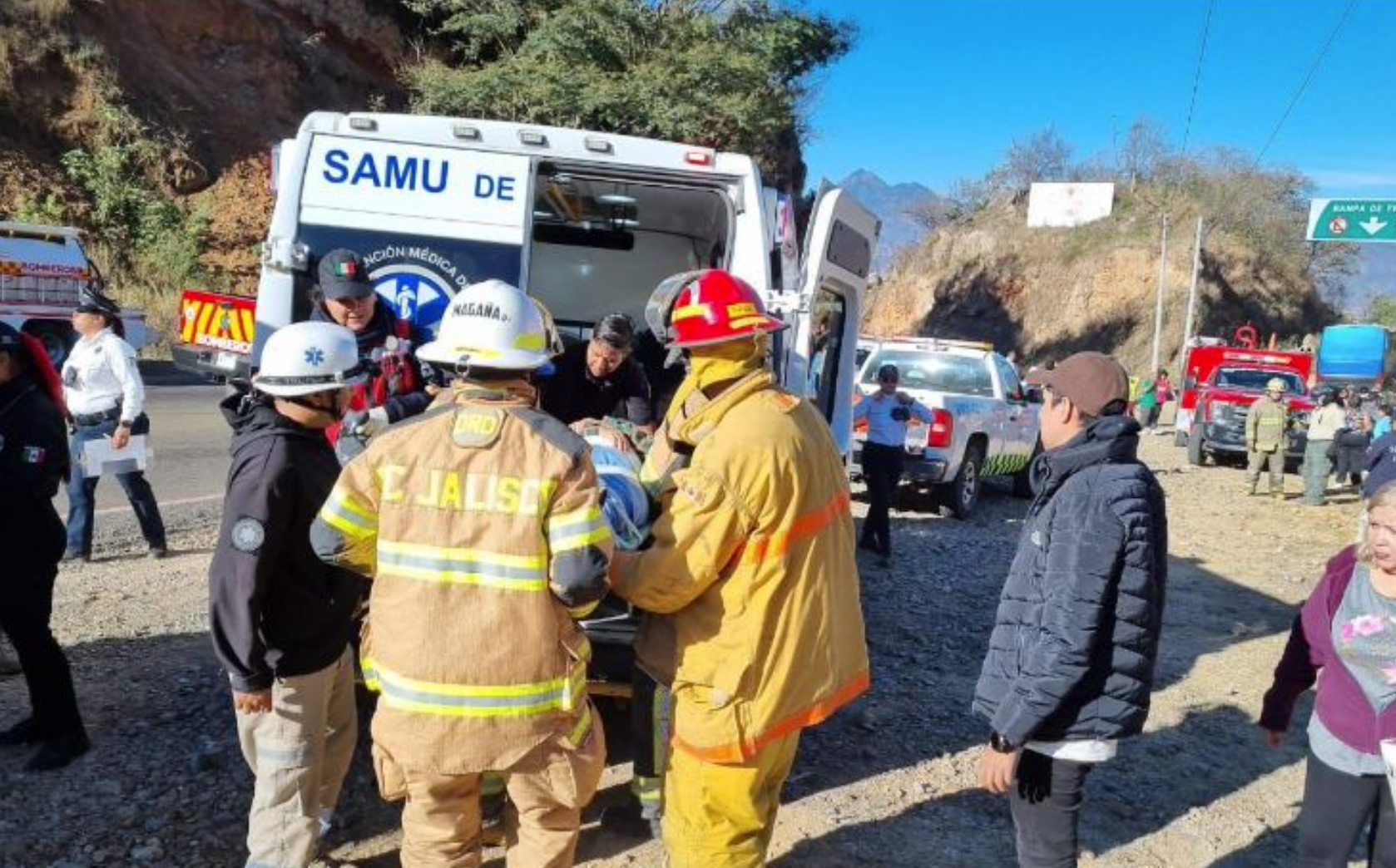 Se accidenta camión de pasajeros en Talpa de Allende, Jalisco